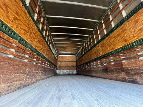 2005 Freightliner M2 106