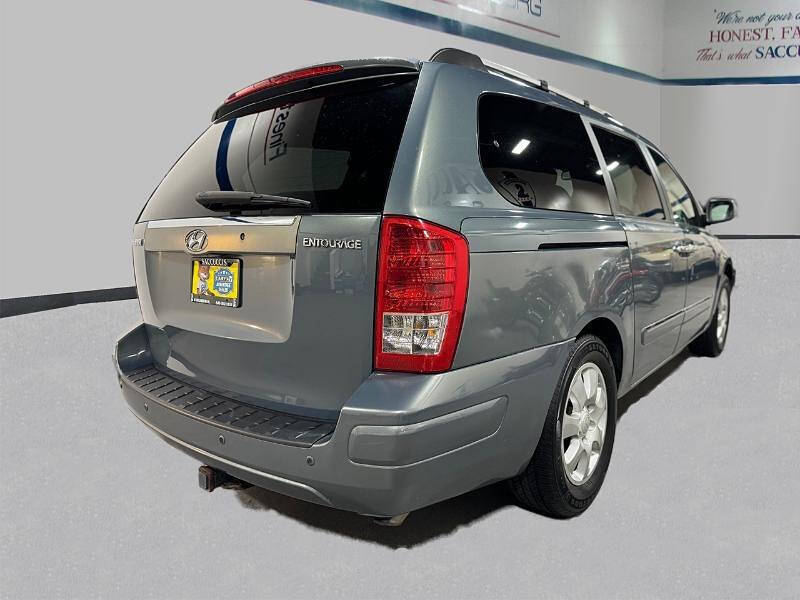 2007 Hyundai Entourage SE