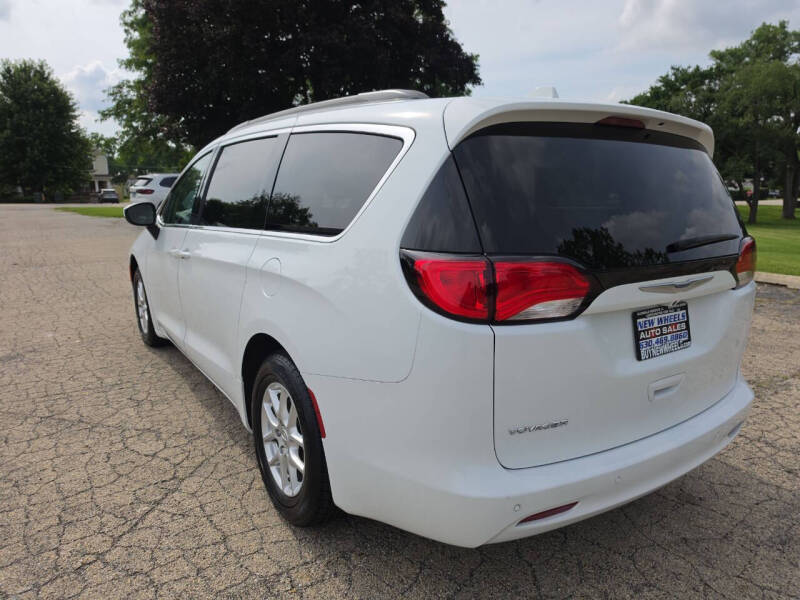 2020 Chrysler Voyager LX