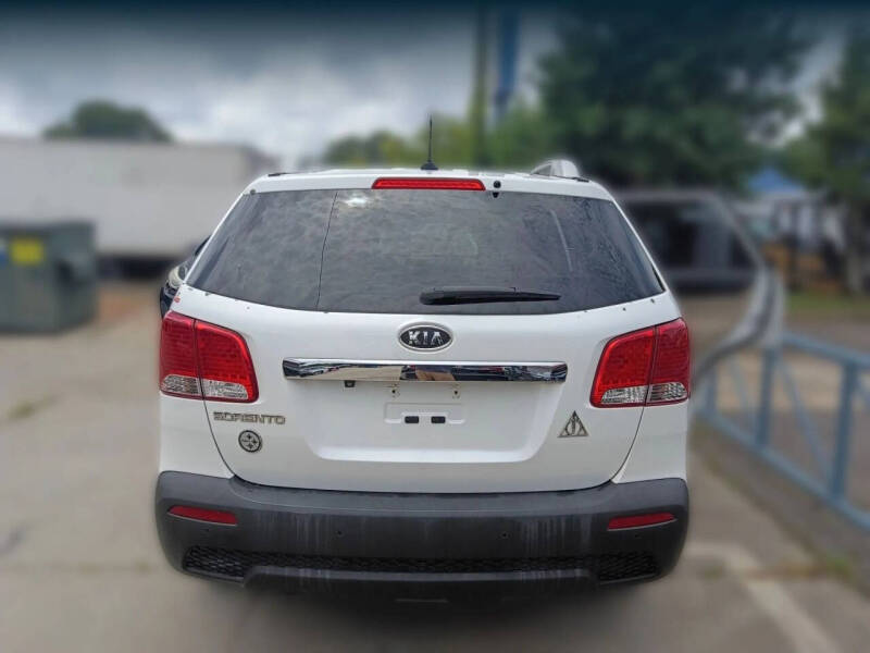 2011 Kia Sorento LX