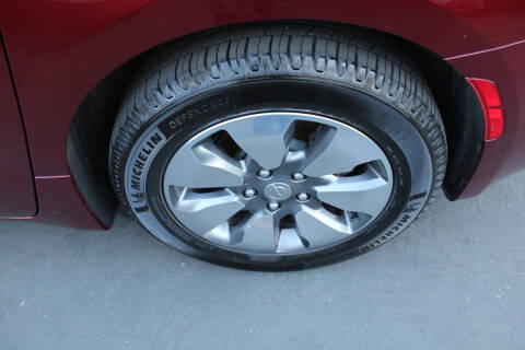 2017 Chrysler Pacifica Hybrid Platinum