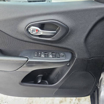 2016 Jeep Cherokee Sport