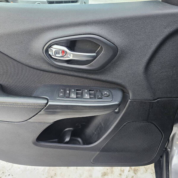 2016 Jeep Cherokee Sport