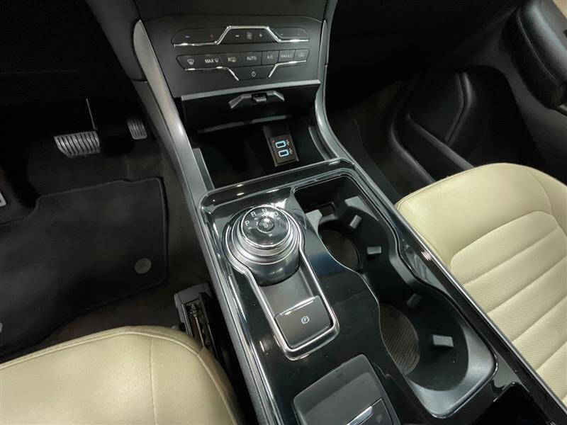 2020 Ford Edge SE