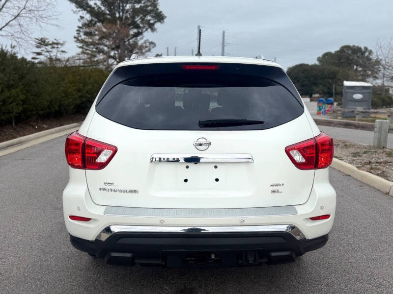 2017 Nissan Pathfinder SL