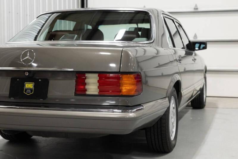 1988 Mercedes-Benz 560-Class 560 SEL