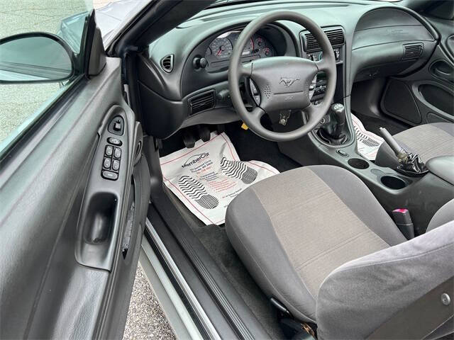 2004 Ford Mustang Deluxe