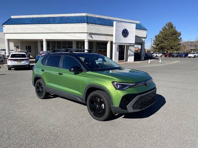 2025 Volkswagen Taos SE Black 4Motion