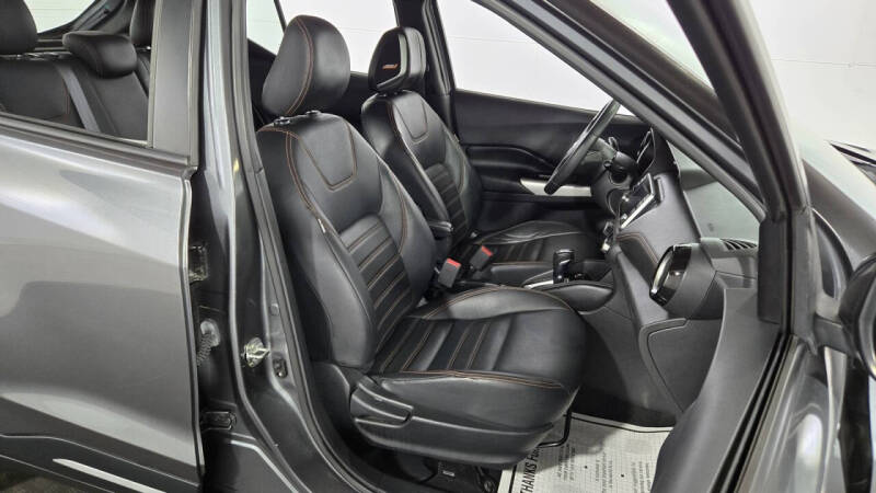 2020 Nissan Kicks SR