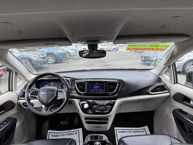 2020 Chrysler Voyager LXi