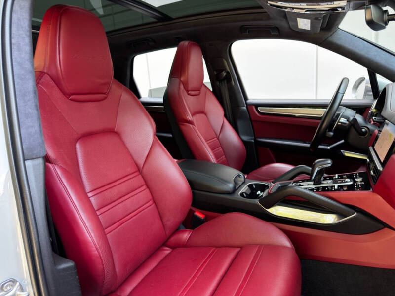 2022 Porsche Cayenne Turbo S E-Hybrid