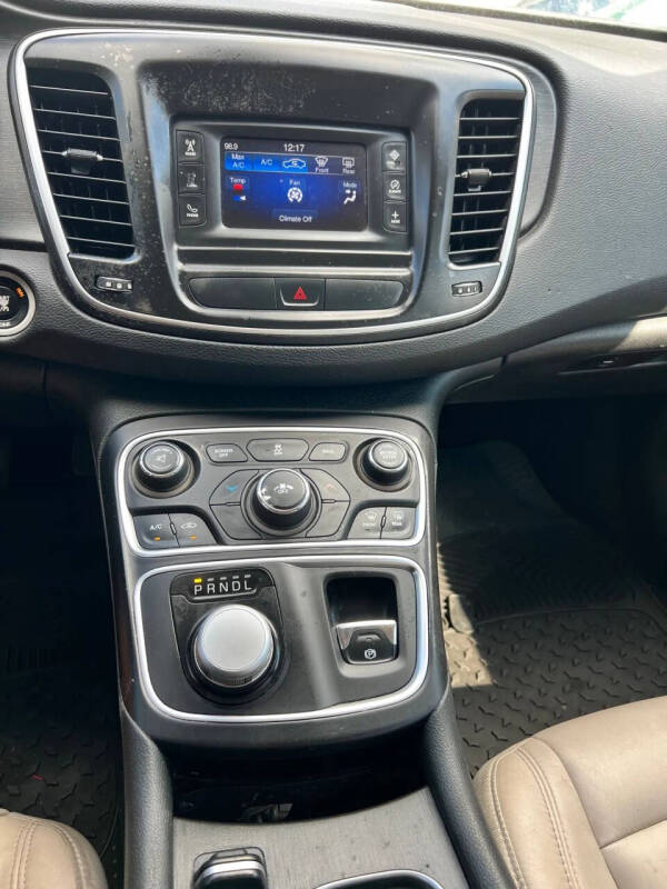 2015 Chrysler 200 Limited