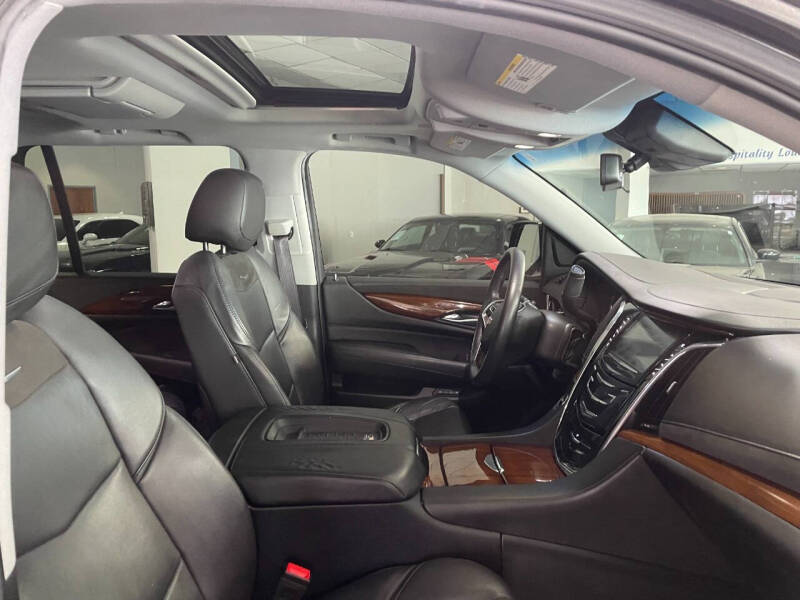 2017 Cadillac Escalade Luxury