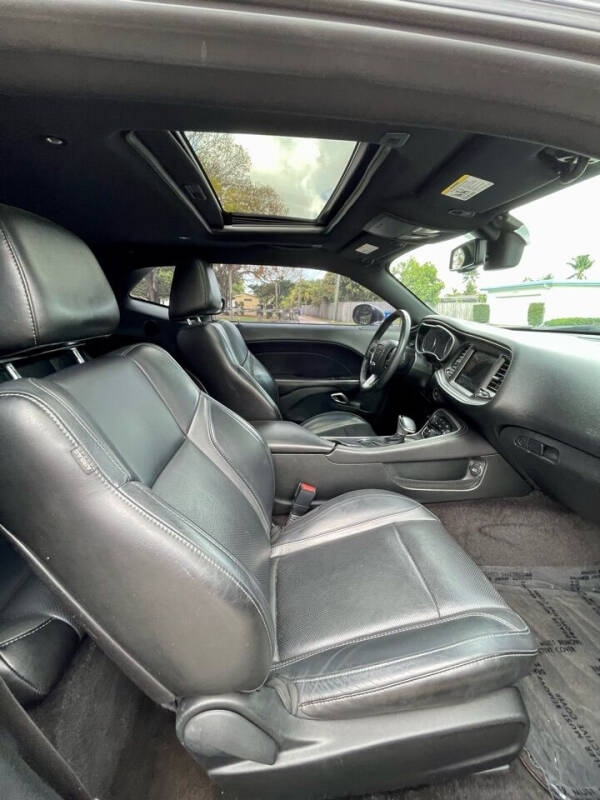 2018 Dodge Challenger SXT Plus