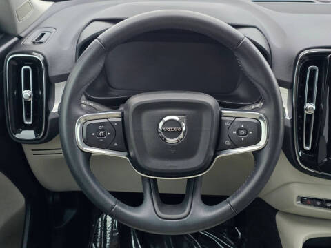 2021 Volvo XC40 T5 Momentum