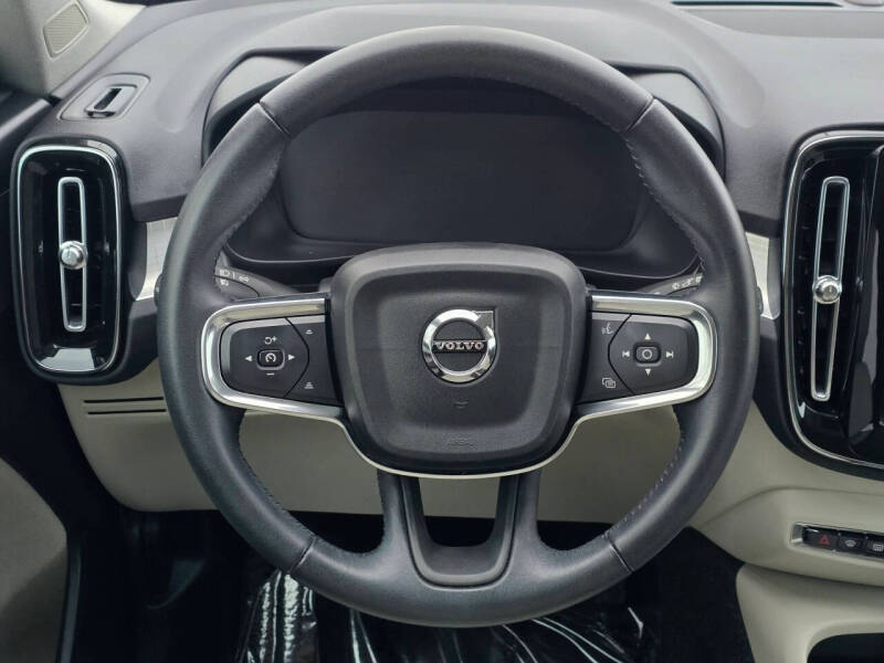 2021 Volvo XC40 T5 Momentum