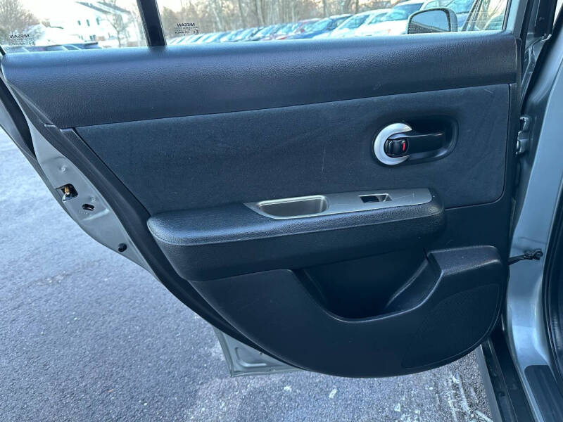 2011 Nissan Versa 1.8 S