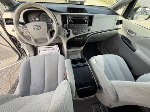 2011 Toyota Sienna LE 8-Passenger