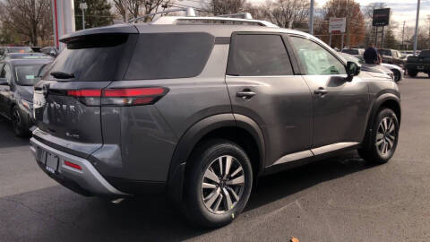 2025 Nissan Pathfinder SL