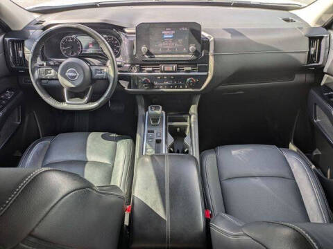 2022 Nissan Pathfinder SV