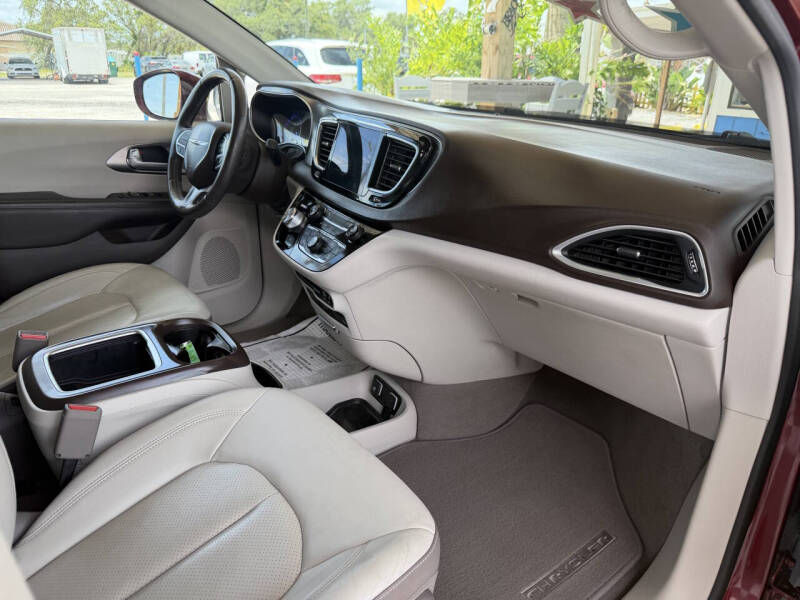 2017 Chrysler Pacifica Touring-L Plus