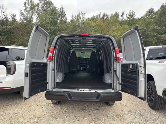 2025 Chevrolet Express 2500