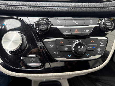 2019 Chrysler Pacifica Limited 35th Anniversary