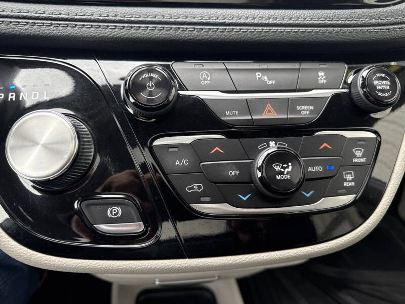 2019 Chrysler Pacifica Limited 35th Anniversary