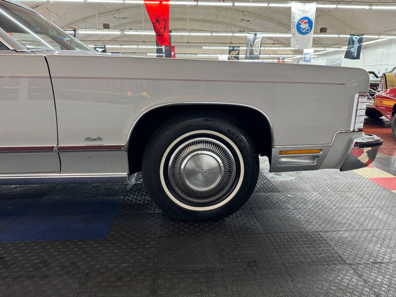 1977 Lincoln Town Car 29