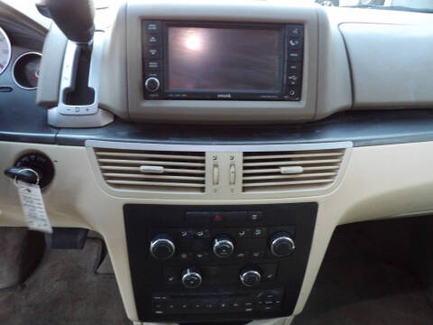2010 Volkswagen Routan SE