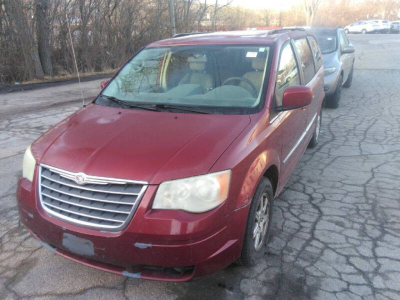 2010 Chrysler Town & Country Touring's photo