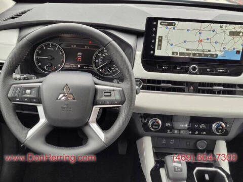 2025 Mitsubishi Outlander SE