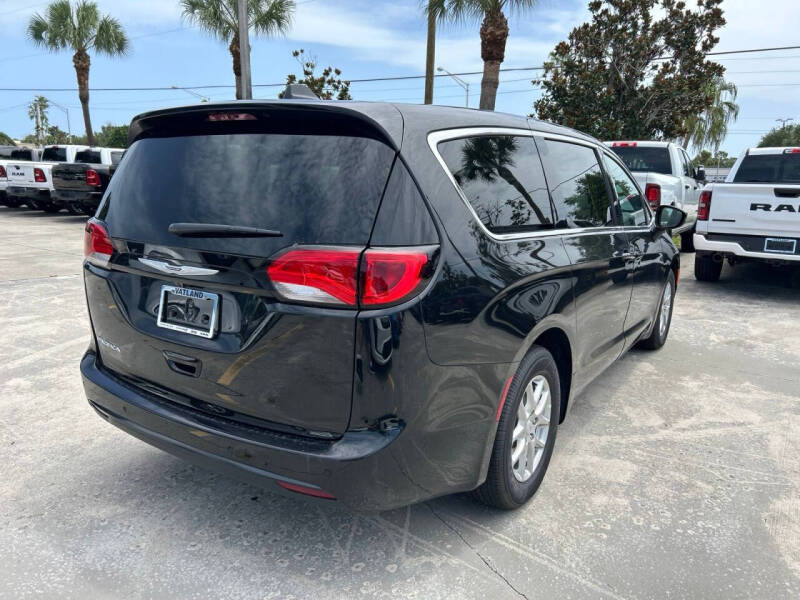 2027 Chrysler Pacifica LX