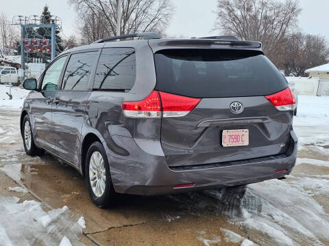 2012 Toyota Sienna XLE 8-Passenger