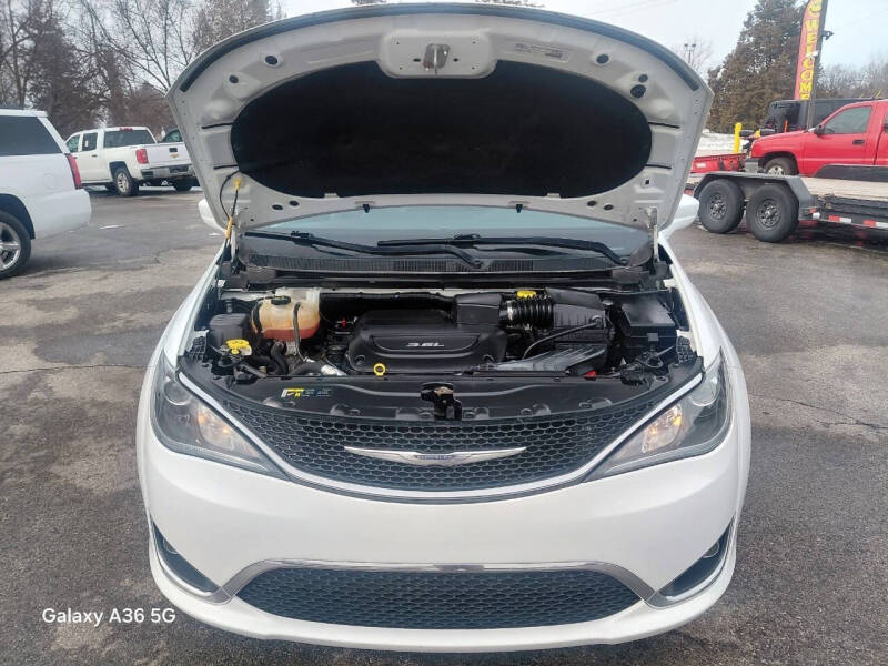 2017 Chrysler Pacifica Touring-L