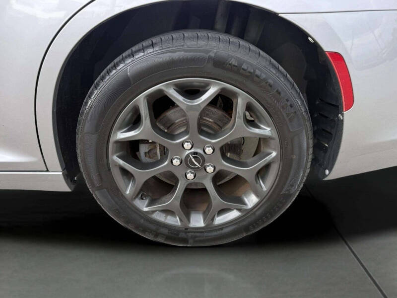 2016 Chrysler 300 S