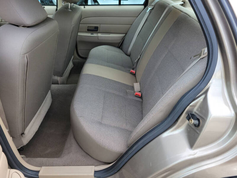 2004 Ford Crown Victoria