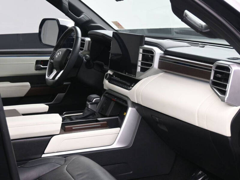 2024 Toyota Sequoia Capstone