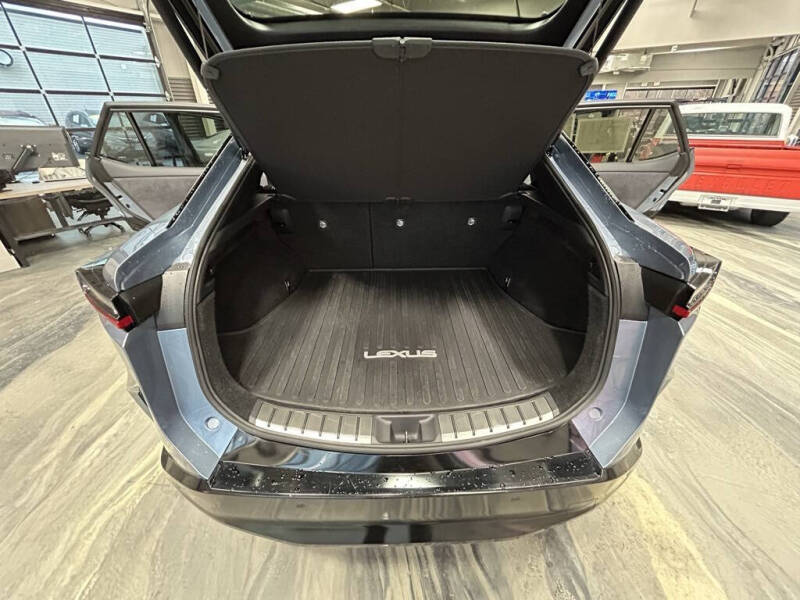 2023 Lexus RZ 450e Luxury