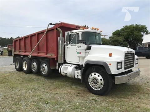 2001 Mack RD688S for sale at Vehicle Network - Plantation Truck and Equipment in Carthage NC