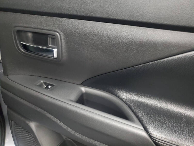 2016 Mitsubishi Outlander SE