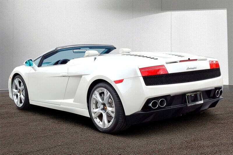 2010 Lamborghini Gallardo Base photo 2