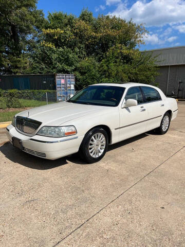 2004 Lincoln Town Car for sale at Executive Motors in Hopewell VA