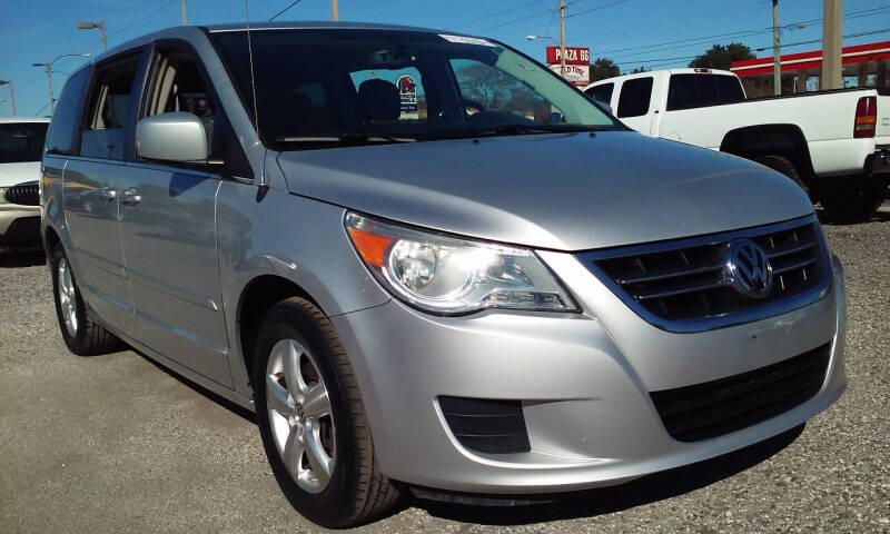 2010 Volkswagen Routan SE