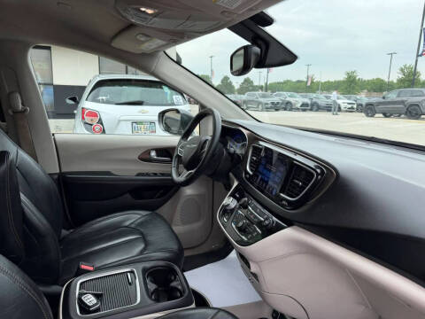 2017 Chrysler Pacifica Touring-L Plus