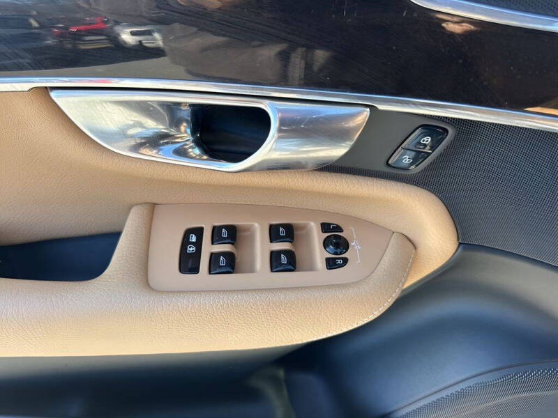 2019 Volvo XC90 T6 Momentum