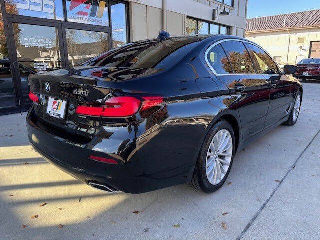 2022 BMW 5 Series 530i photo 8