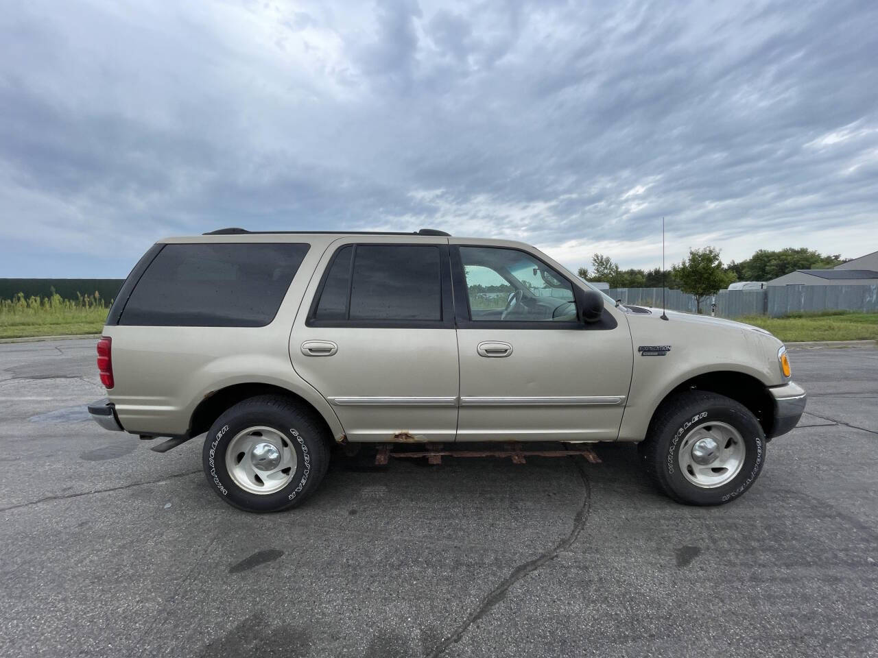 1999 Ford Expedition for sale at Twin Cities Auctions in Elk River, MN