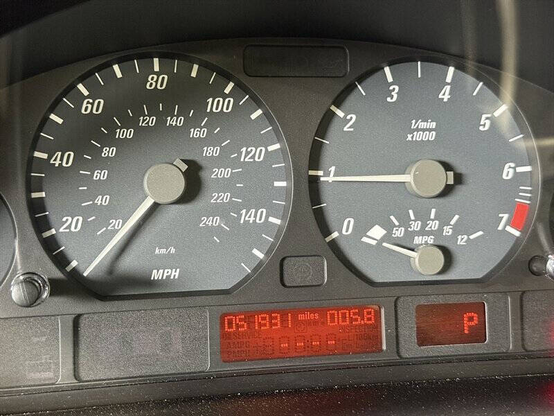 2004 BMW 3 Series 26