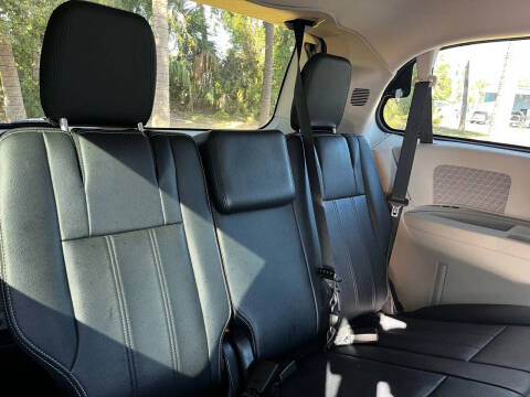 2016 Chrysler Town and Country Touring